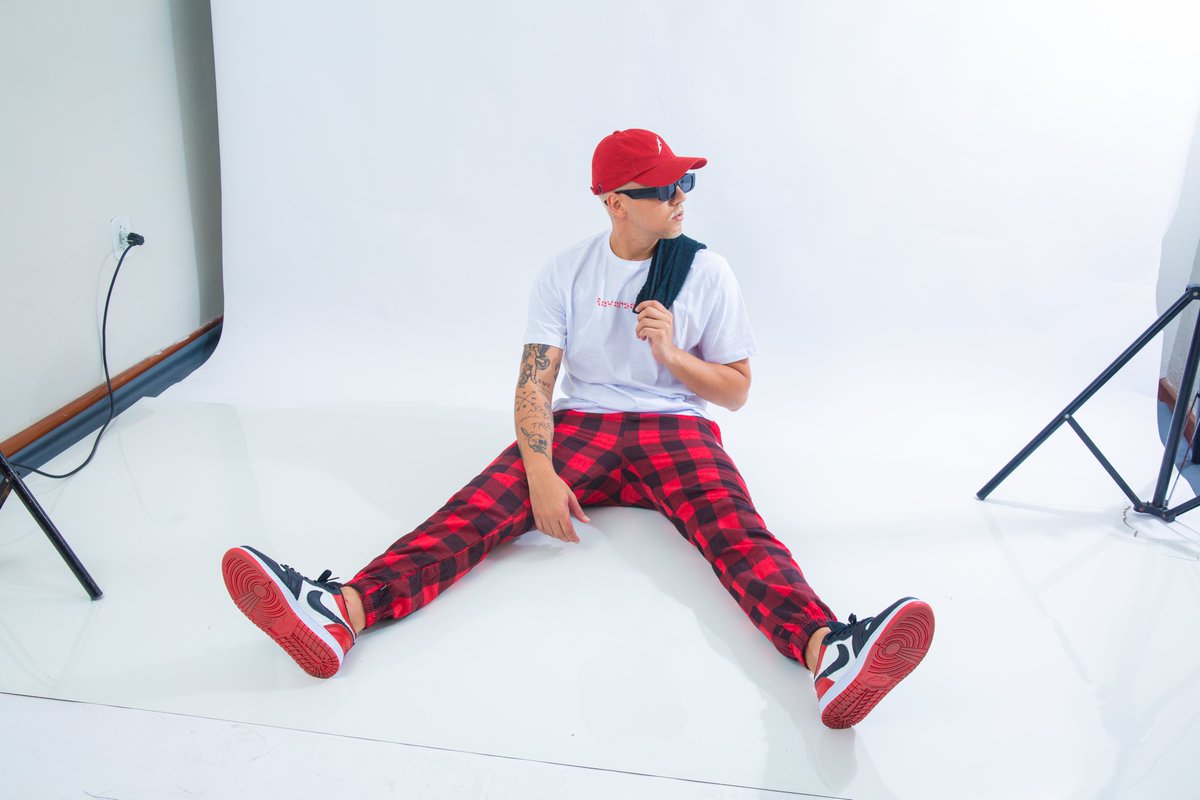 faragmusic's tweet photo. Aproveitando que ta tudo fora do ar!

Tira seu tempinho pra ouvir musica boa e clica ai no link, set tá incrível e aposto que você ainda não assistiu 🤙🏽🤙🏽

https://t.co/ekfH2kJ09A https://t.co/bEoalhNmZO