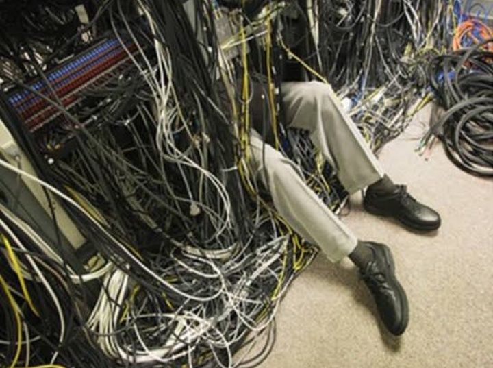 SindicalEl's tweet photo. Así anda Zuckerberg arreglando la caída mundial de #WhatsApp #Facebook e #instagramdown https://t.co/N4eRUdd98Y