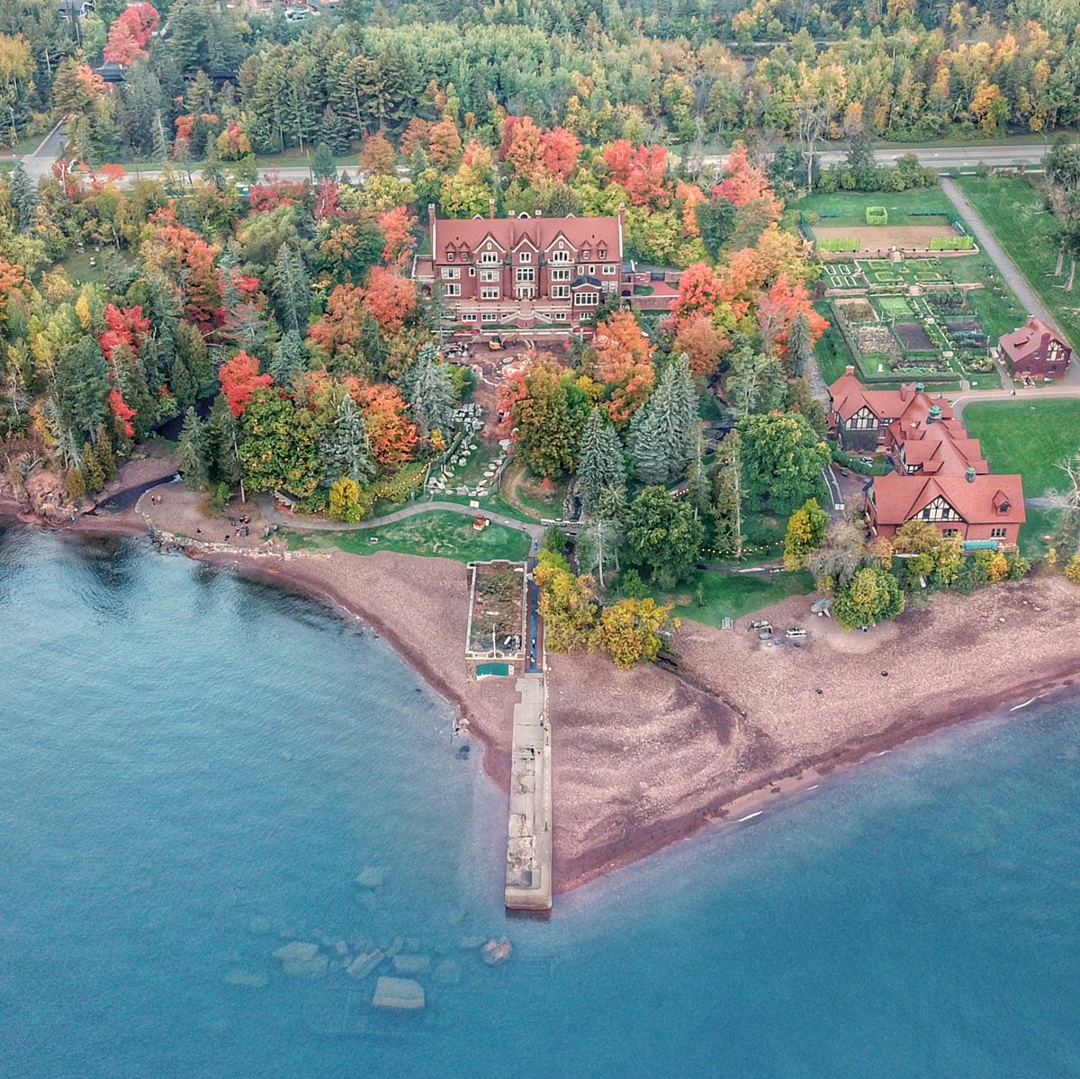 How unreal is this shot by Charlie Smith (@ charliehowardsphotography on Insta) 

The drone captured the absolute magical feel of fall that is blanketing the #glensheen estate.

Plan your fall trip to Glensheen at glensheen.org

📷: Charlie Smith

#sunriseatglensheen
