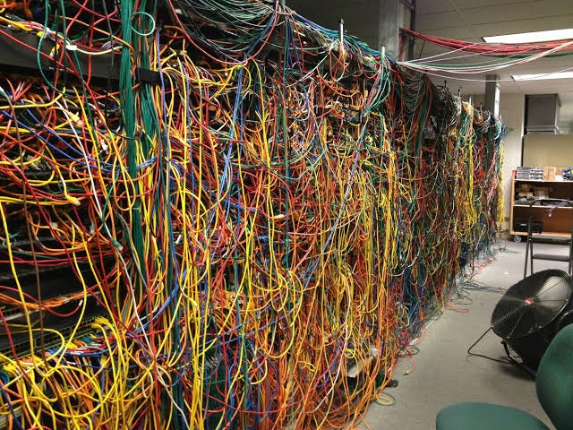 ridwaanreesking's tweet photo. #MarkZuckerberg walking into the server room like..
#Whatsapp #facebookdown https://t.co/NJSEwkssyW