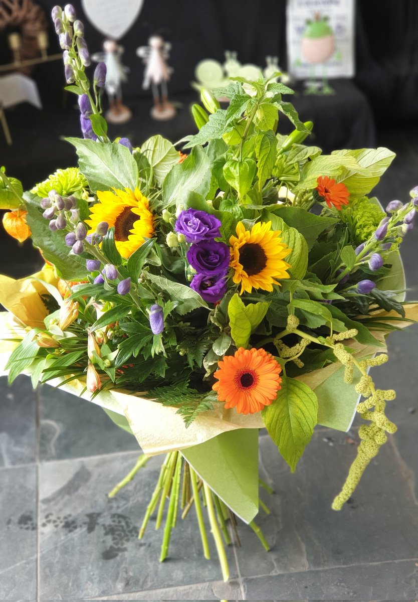 Branchflorist's tweet photo. Twitter for your eyes only π
Gorgeous handtie bouquet that went out today π
https://t.co/qJqsSIamZc to place an order or call us 01744 819707 from 9am tomorrow
#facebookisbroken #weliketwitterbetter #whatsappnotworking #havetotalktothehusband #someonesendhelp https://t.co/p7zmP0e6lq