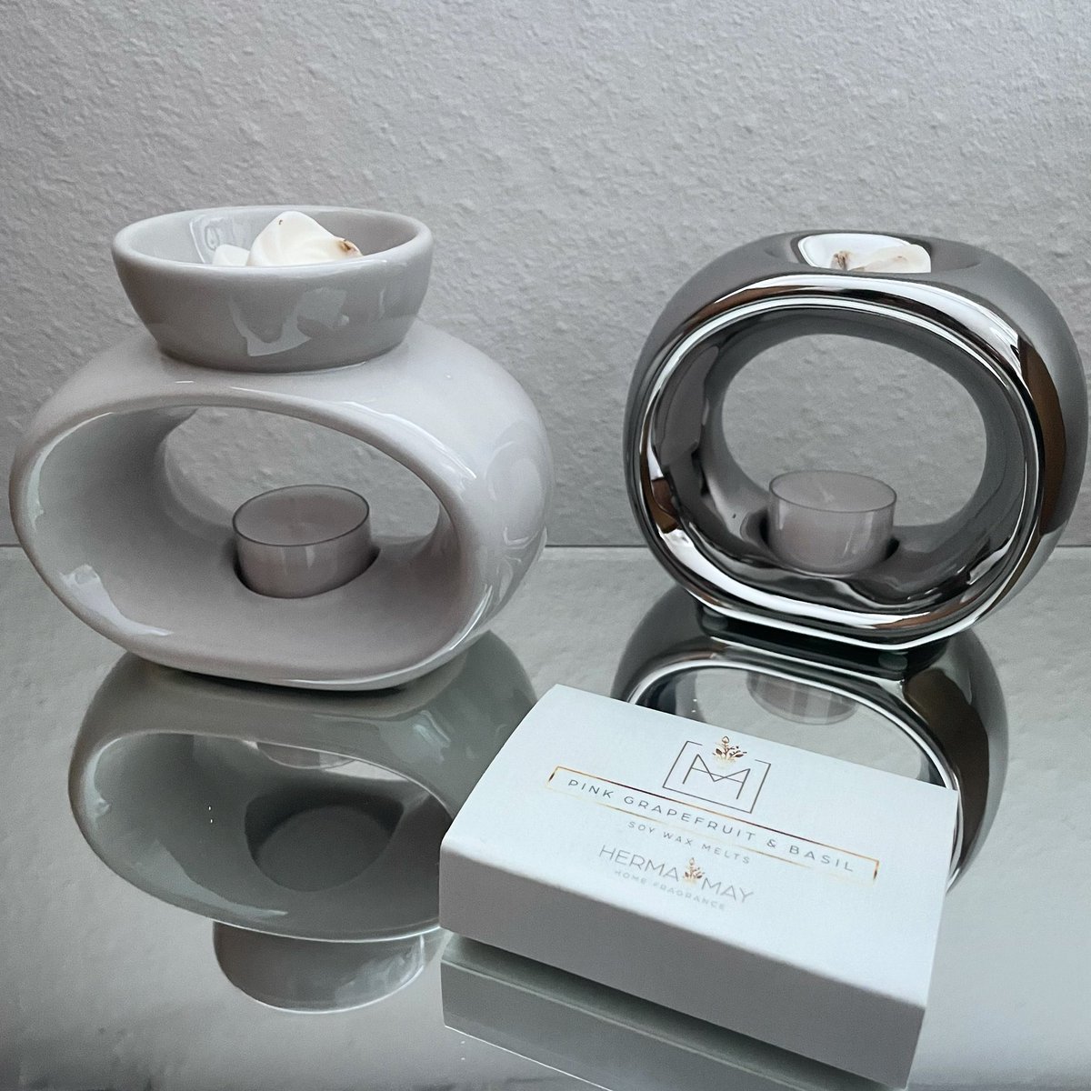 _hermamay's tweet photo. Instagram down but you can still shop on @Etsy 
Check out new light grey and chrome wax melt burner that are now in stock. Which would you choose? 
Vist: https://t.co/SGZYQaJkNZ
Like for 15% discount code

#EtsySeller #waxburner #homedecor #soywaxmelts #instadown #facebookdown https://t.co/WQUKOfnees