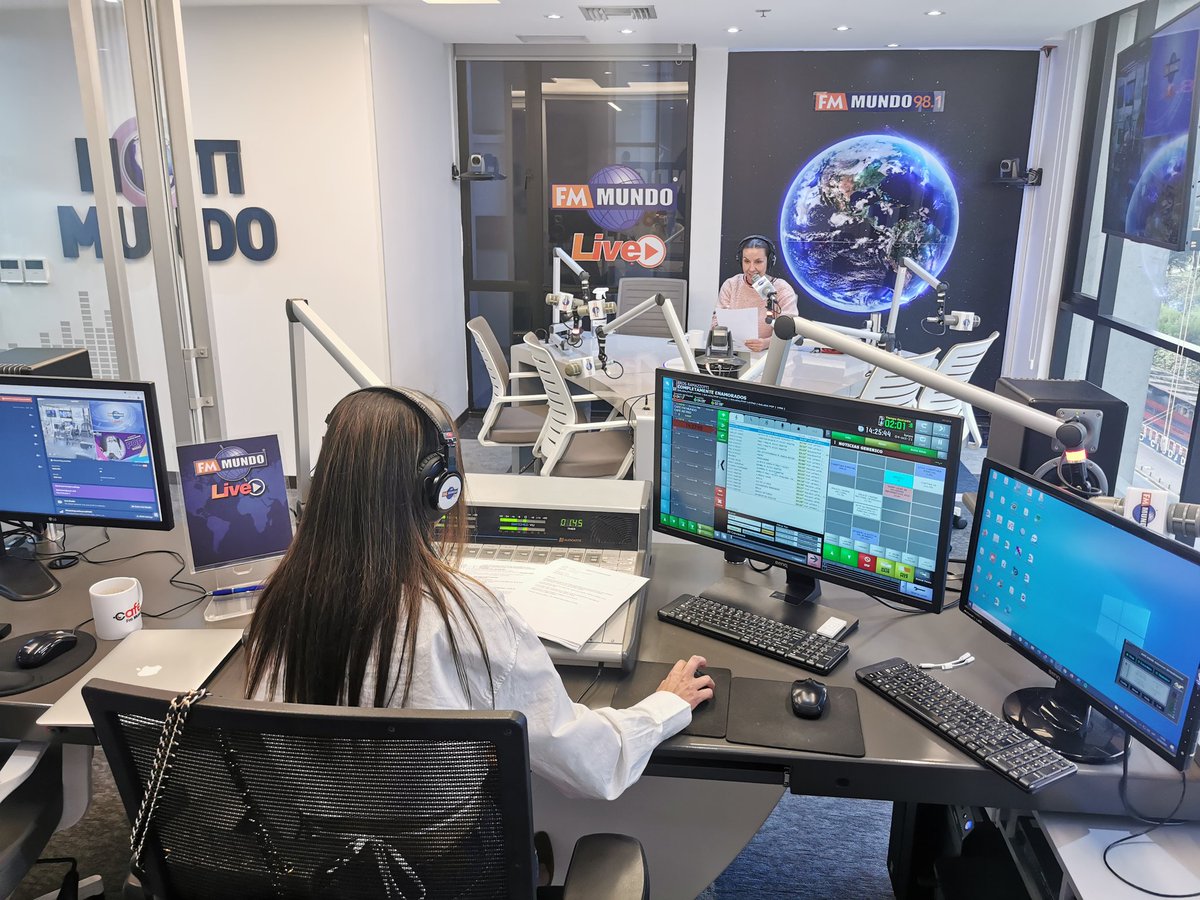 CafeFmMundo's tweet photo. #WhatsappDown
¿Entonces? ➡️ a prender la radio en 98.1
#CafeFmMundo https://t.co/rWMTQ5zU3o