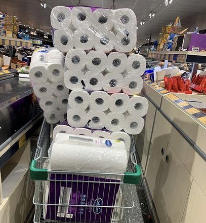 iChilanguito's tweet image. *Se caen Facebook, Instagram y WhatsApp*

*Los Mexicanos: