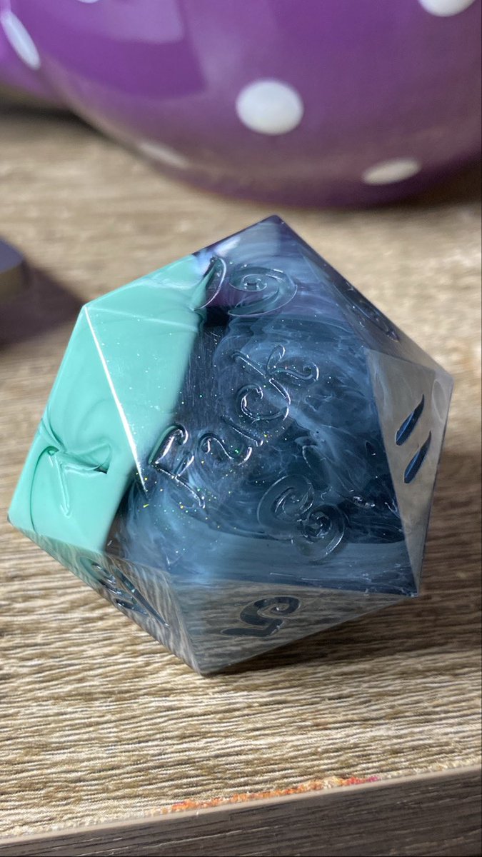 CxCuriosities's tweet photo. Haunting 👻 

This chonk. I don’t hate it. But dang, my resin was too thin for the pastes and they just sunk to the bottom. I was up pouring way too late, blame it on my sleepy brain. 

#dice #handmadedice #dicetober21 #dicemaker #dnd #ttrpg #spooky https://t.co/wP5JXO71dE