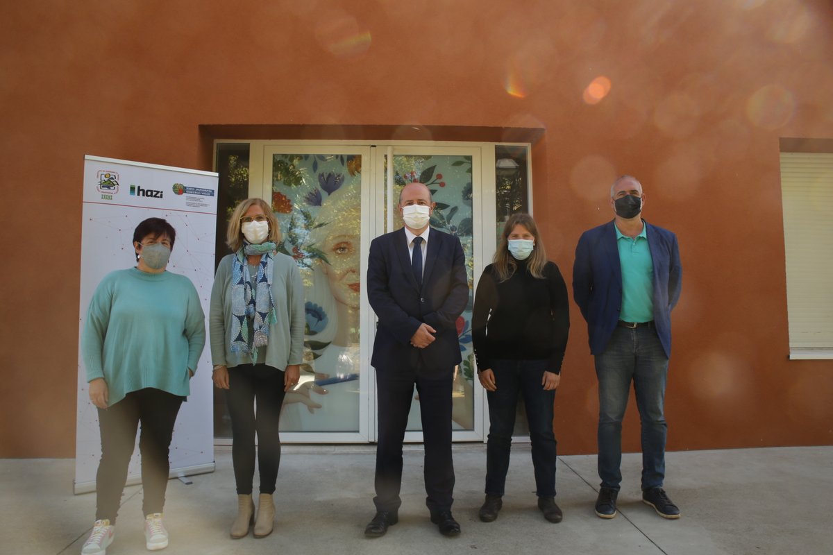industriaEUS's tweet photo. 👩🏻🌾🤝👩🏻💻 Hoy se ha ingurado el “Espacio #Labean" de Añana en el antiguo Balneario de Kuartango, un nuevo lugar para desarrollar actividades de emprendimiento e innovación social en el medio rural.
📎 https://t.co/LiBXvCdDPN
#EkonomiarenGarapena https://t.co/TFvCBBBm0L