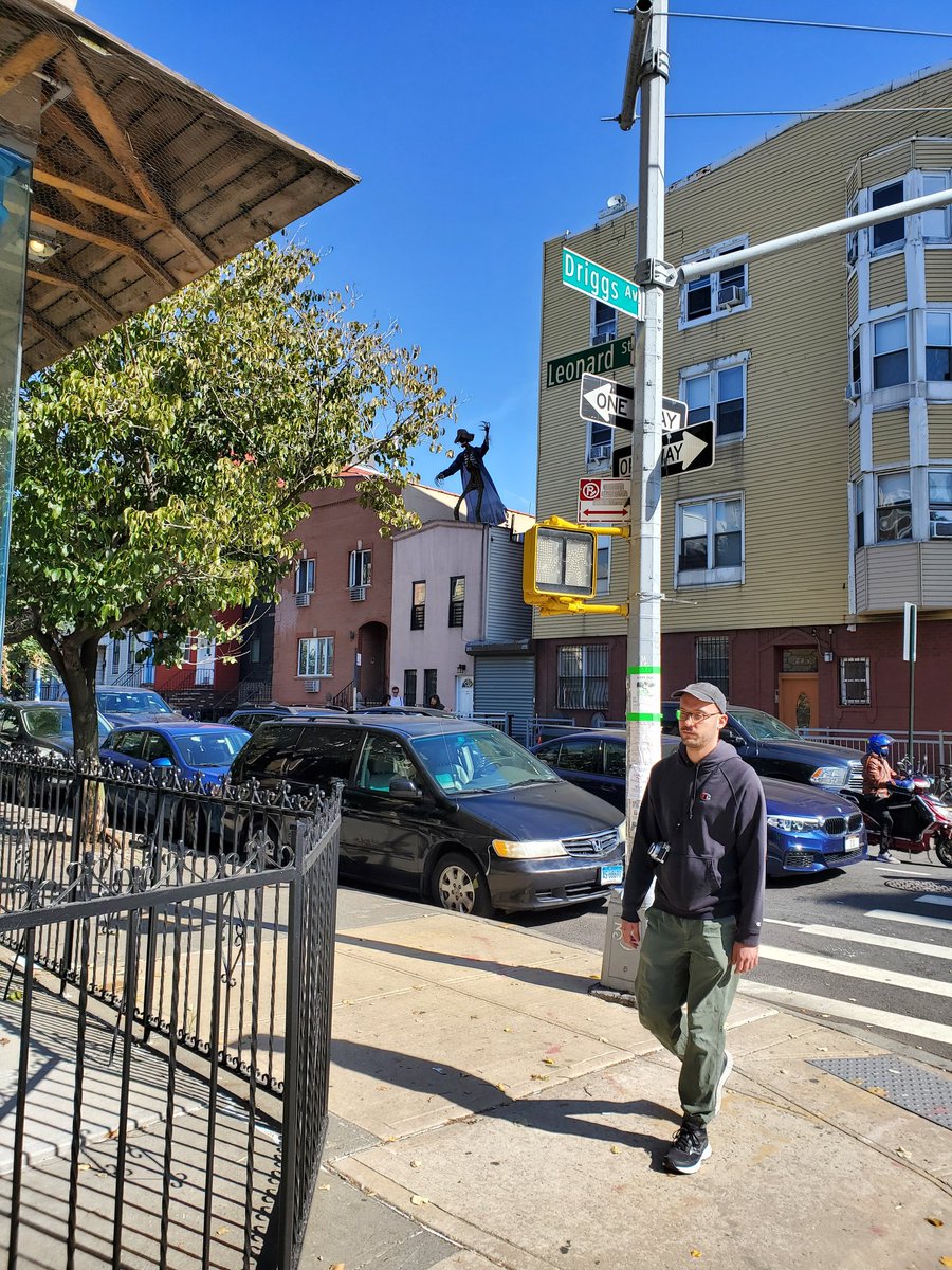 Stanley_Straw's tweet photo. Daytime creepin. Go away sun!

#brooklynhalloween #halloween #12ftskeleton #12footskeleton #infernopumpkin #scarecrow #greenpoint #greenpointscarecrow https://t.co/Gs0Vy7mT7u