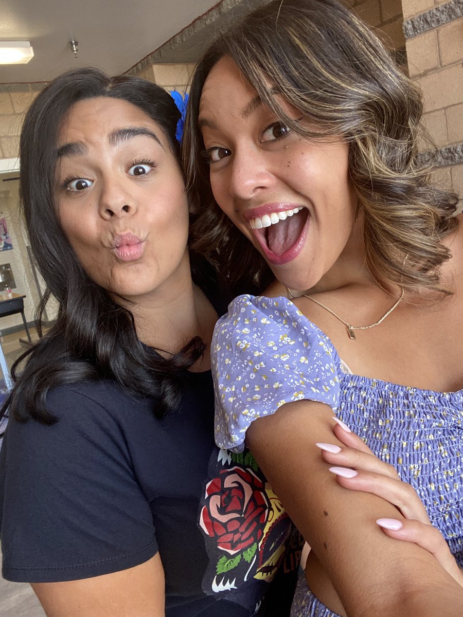 thesammieray's tweet photo. @JessMarieGarcia appreciation post #overtheyears . #OnMyBlock #OnMyBlock4 #OnmyBlockseason4 #thefinalseason #s1 #s2 #s4 #love #setsister #sister #bigsis #bigsisenergy #Inspiration #bossbish #bossladyjess #💜 #canibeyou🥺 #ily truly the sweetest, kindest woman ever… #loveyou5ever https://t.co/7sbwXnDP66