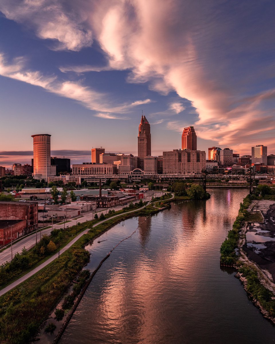 GabeWasylko's tweet photo. Was gonna post this Cleveland Skyline picture on Instagram but… https://t.co/RC9tGDDREr