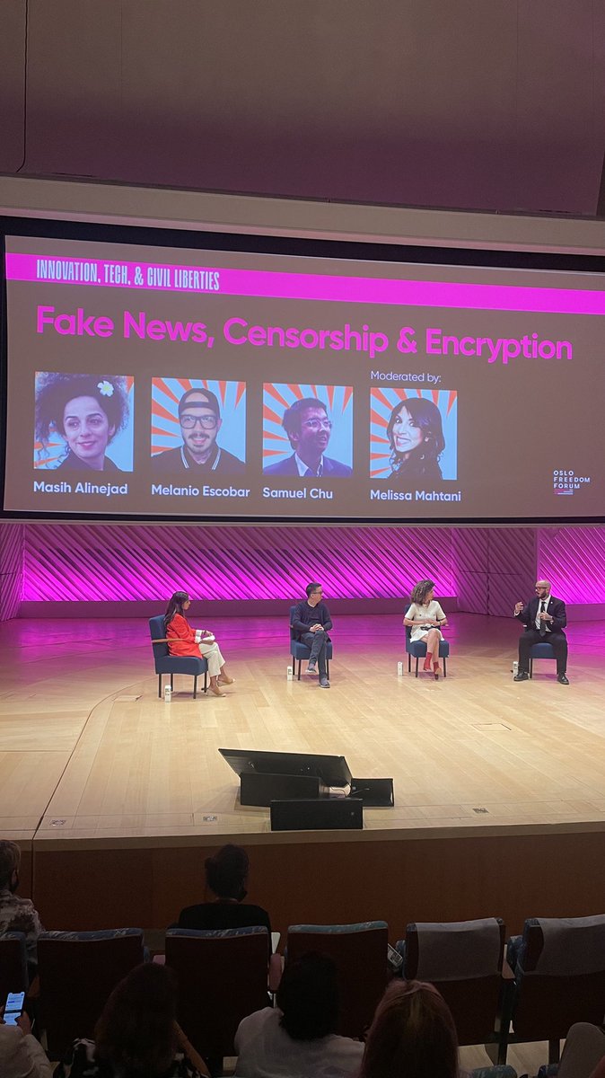 ProBoxVE's tweet image. #OFF2021 | Estamos escuchando a nuestro amigo y director de @RedesAyuda, @MelanioBar, hablar sobre noticias falsas, censura y encriptación junto a @AlinejadMasih @SamuelChuMD y @ParisMartini 🙌🏼

#TruthIgnited @OsloFF 🗣