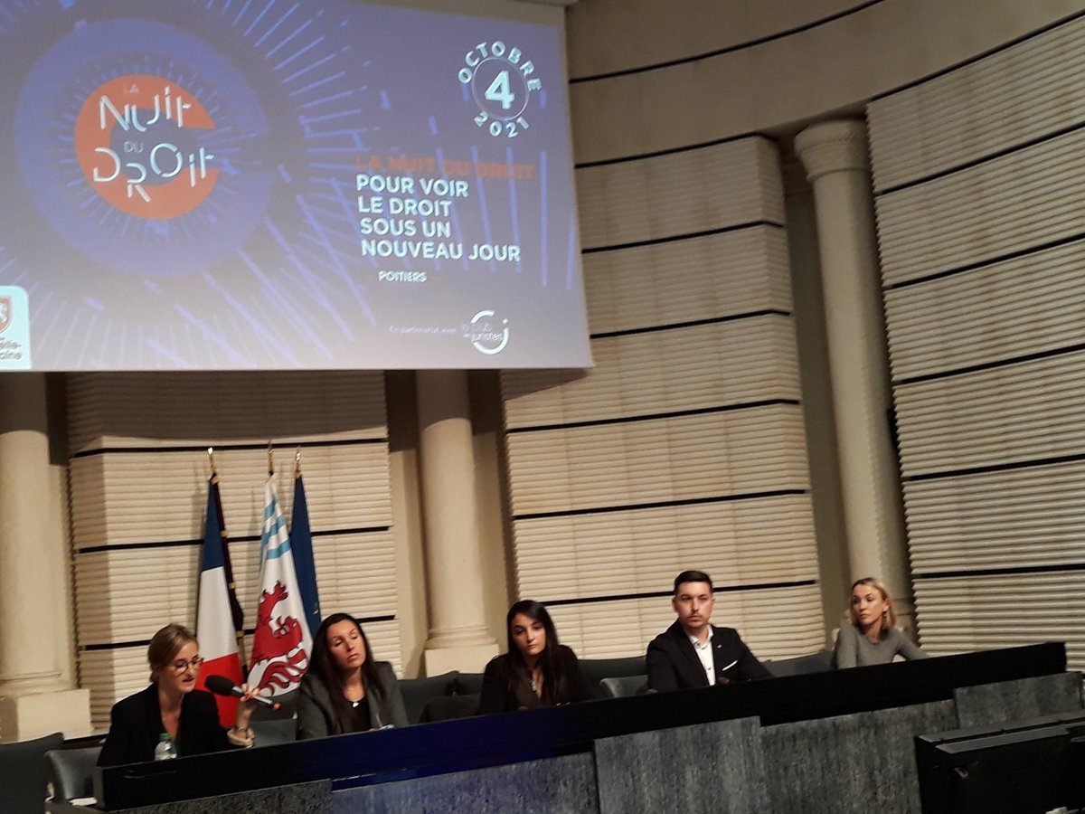 Nuit du droit à Poitiers (suite). Conférence des étudiants du Master 2 Droit de l'action publique avec leur co-directrice Mme le Professeur Anne-Laure Girard sur "L'affaire du siècle ou l'ingéniosité du droit".