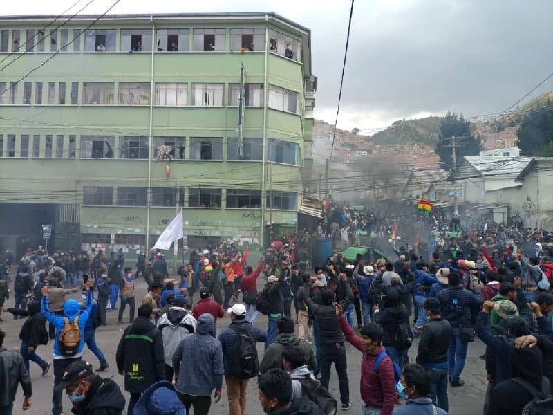 ADEPCOCA's tweet image. ¡Hoy fue un día histórico!
Antes que resignarnos decidimos luchar hasta recuperar nuestro mercado de coca, demostramos que somos los verdaderos productores tradicionales, y NO ese grupo masista que quiso asentarse ilegalmente y llevarnos al sometimiento con el gobierno.