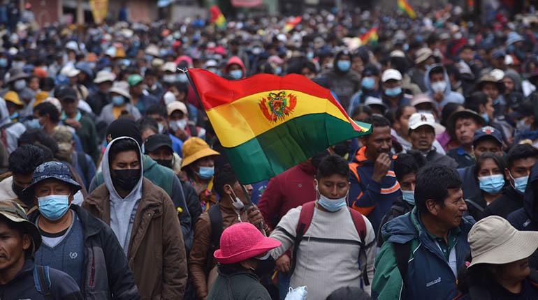 ADEPCOCA's tweet image. ¡Hoy fue un día histórico!
Antes que resignarnos decidimos luchar hasta recuperar nuestro mercado de coca, demostramos que somos los verdaderos productores tradicionales, y NO ese grupo masista que quiso asentarse ilegalmente y llevarnos al sometimiento con el gobierno.