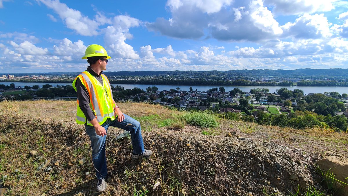 mbruning81's tweet photo. The view is beautiful up on top of the SR 7 rockfall project. #LoopOnLocation https://t.co/NmdHNSu8IV