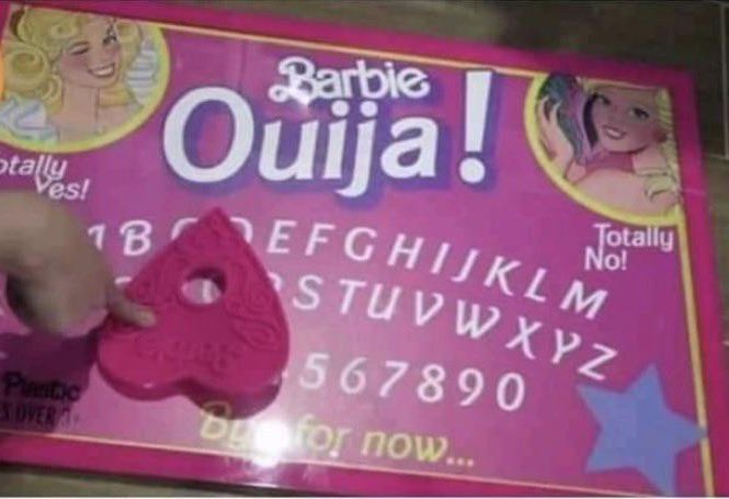 motomarica's tweet image. Como no va whastapp ni instagram, cualquier cosa por barbie ouija 😘