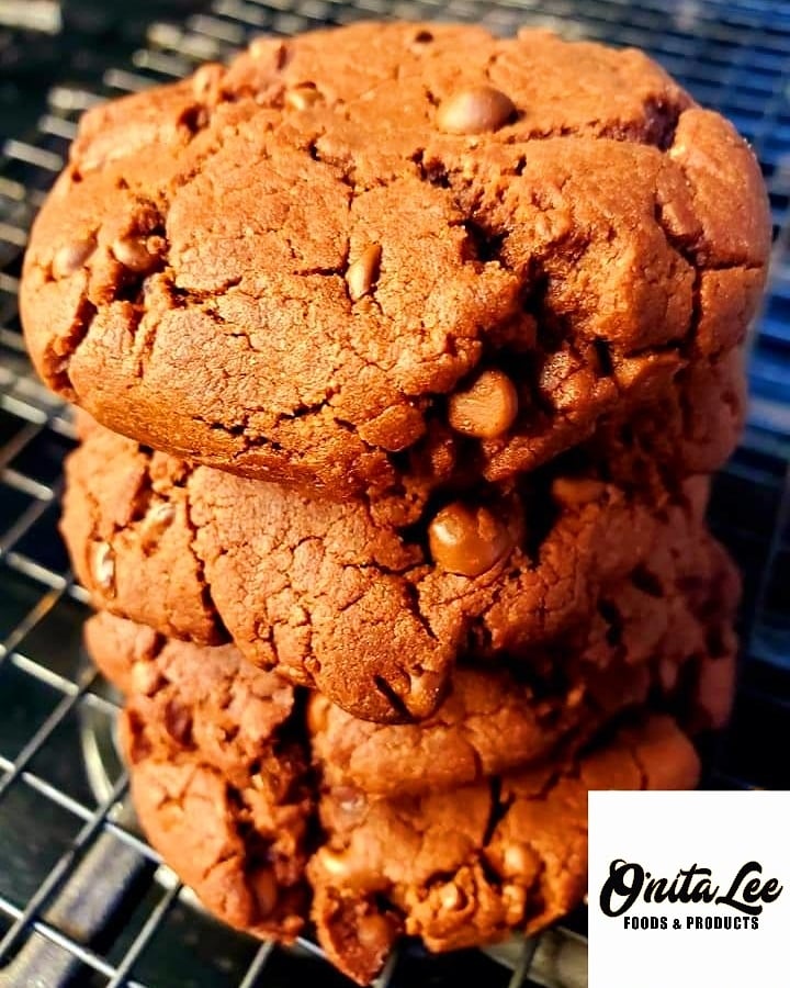 TionnaJenkins's tweet photo. #Repost @TionnaJenkins 
#FoodManufacturer #BlackOwned #OnitaLeeFoods #Jams #Granola #Cookies #VeganFriendly 
Magic happening on these perfect, TRIPLE THREAT DARK CHOCOLATE CHIP COOKIES at our commercial kitchen/facility.
 Sign up TODAY for #PreOrders at https://t.co/SLbcmXXamM https://t.co/VNuD3yy3Om