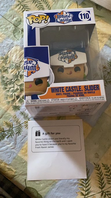 Look look momma it here i love it so much can i open it @QuothetheRav3n https://t.co/FjZKAxaq0S