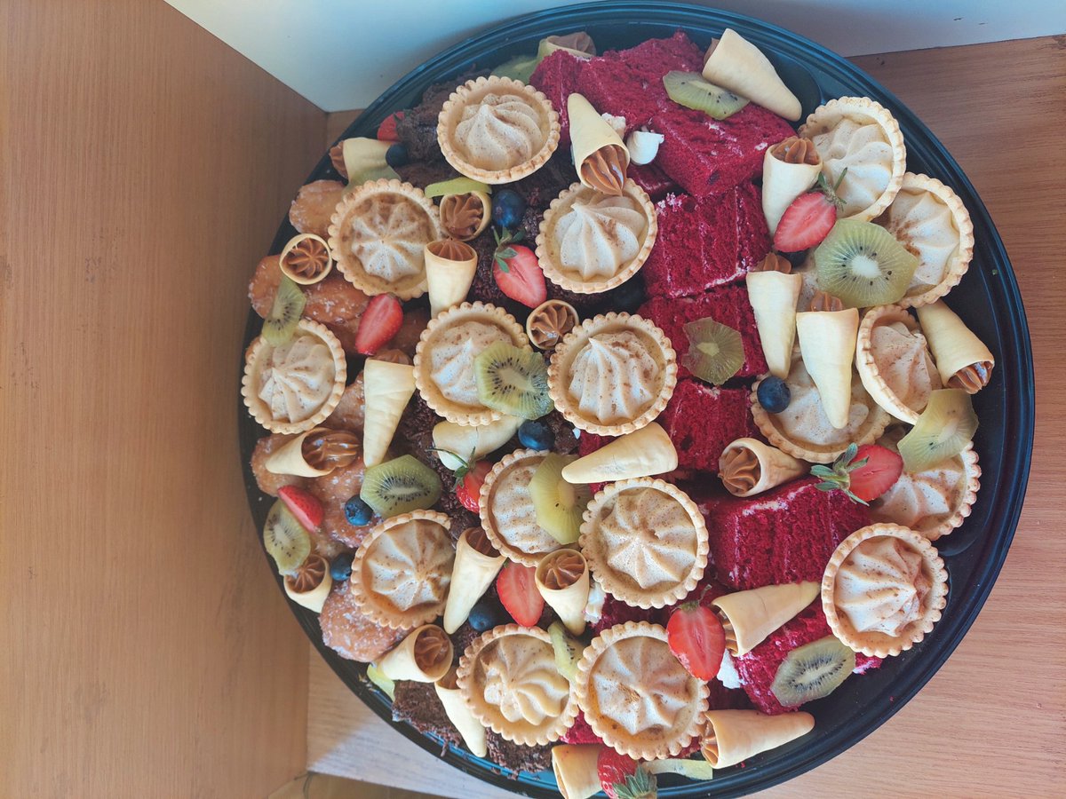 JanomeC's tweet photo. While whatsapp is down. Let's indulge in some platters. #food #DJSBU #foodie #platters #catering #SmallBusiness #youthinbusiness #Pretoria #Janome #trending #whatsappdown https://t.co/5wb9KwcjtZ