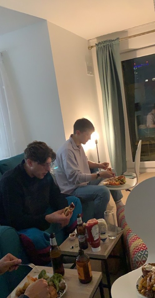 TRUDES90's tweet photo. Dinner time https://t.co/1KcyyESPee