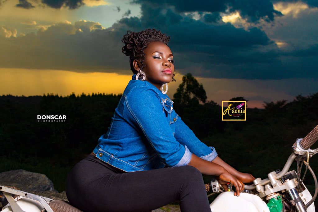 AdoniaMakeup's tweet photo. Golden hour facebeat,sendin your bookings.💄.
MUA: @Beckie_Adonia69
📸: @DonscarCreative
Muse: @creddytheincredible
#glowingskin #glow #basis #naturalskincare #naturalskincareproducts #look #naturalskin #quote #skinquotes #beautyquote https://t.co/72LPq0hUaH