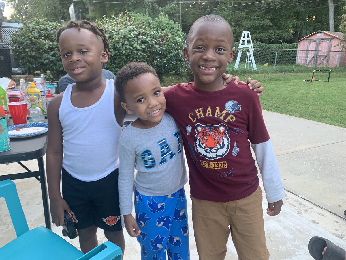 Jermonni's tweet photo. Max and his cousins https://t.co/HYBbXj4HEV