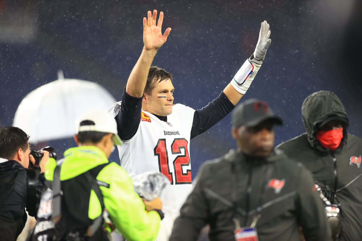 ESPNImages's tweet photo. @espn @Patriots ๐๐๐ #TB12 #bradyreturns https://t.co/2lkmzYcFIX