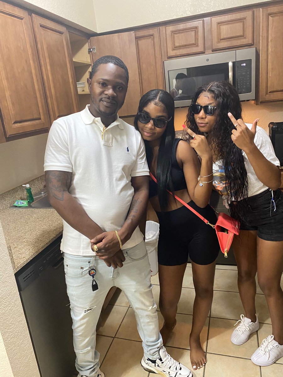 slickassmitch's tweet photo. Gang 🤟🏾 https://t.co/cPCChwFa5A