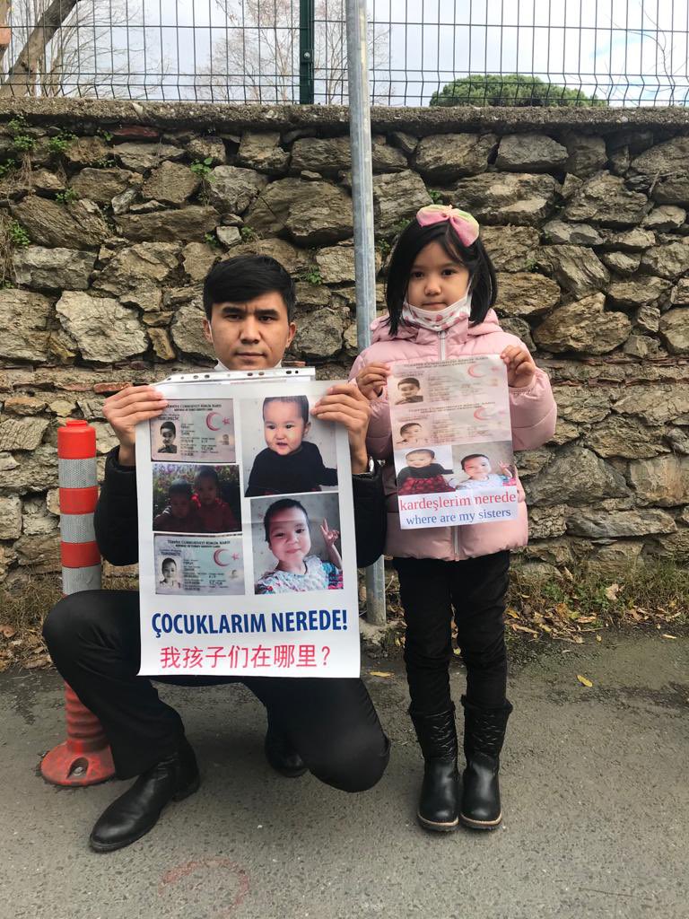 OmerFaruh8111's tweet photo. Lütfen paylaşalım!

Aile birleşimi temel bir insan hakkıdır,ÇinT.C vatandaşı kızlarımı alıkoyuyor 4 senedir kızlarımın sesini bile duyamıyorum💔

Kızlarıma sahip çıkın lütfen!
Devletimiz kapısından başka gidecek yerim yok

@TC_Disisleri @MevlutCavusoglu @eminonen @yavuzselimkiran https://t.co/4dinfxG5Bz