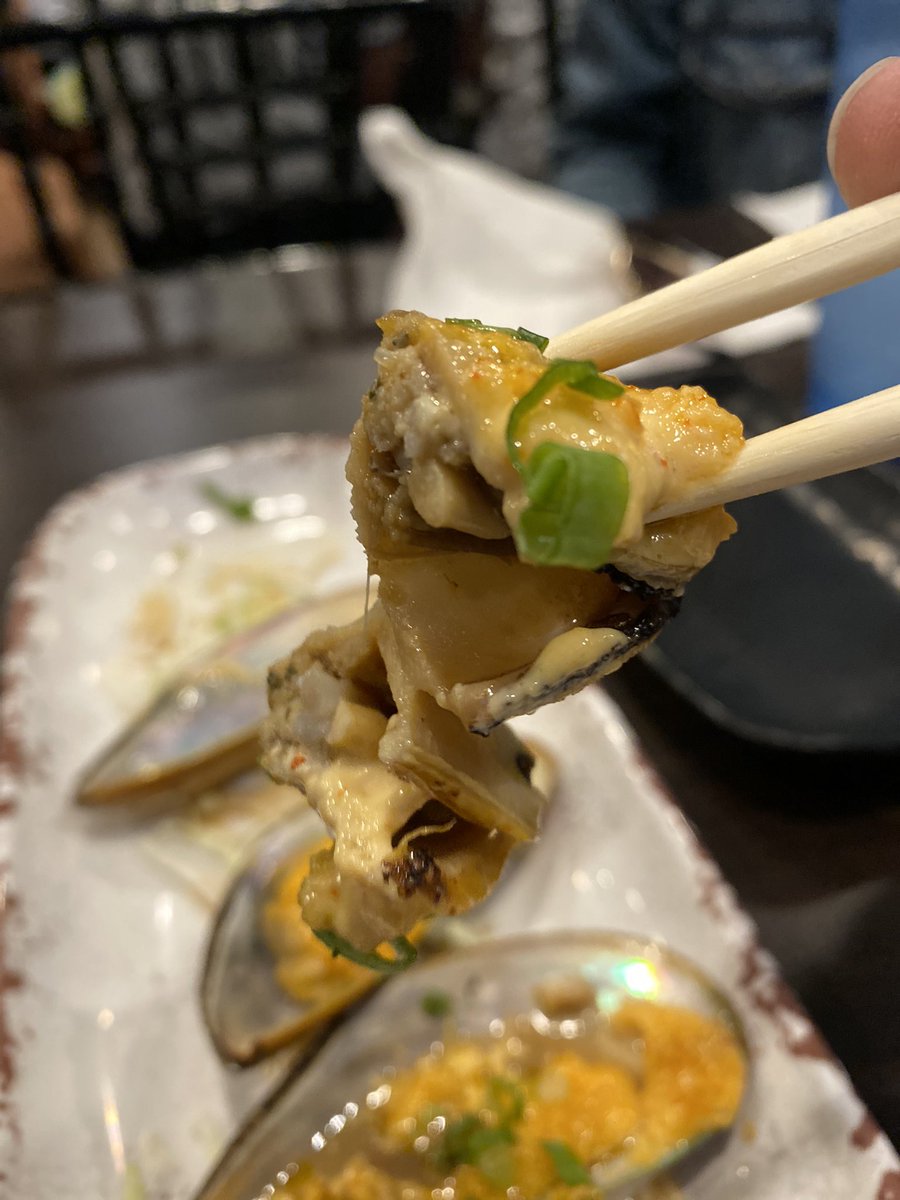 GodGivenGame's tweet photo. Versace Frames, Gucci bag filled wit hunnids.
Take here out for sushi, then get in her stomach. #MafiaHawaii https://t.co/6HNfEz64ol