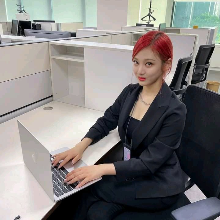 KarlaPat9's tweet photo. #facebookdown 
Yo mandando msj por teams ya que Facebook , instagram y WhatsApp se cayó.
Microsoft Teams 1- Zuckerberg 0. https://t.co/CNpIojKBuB