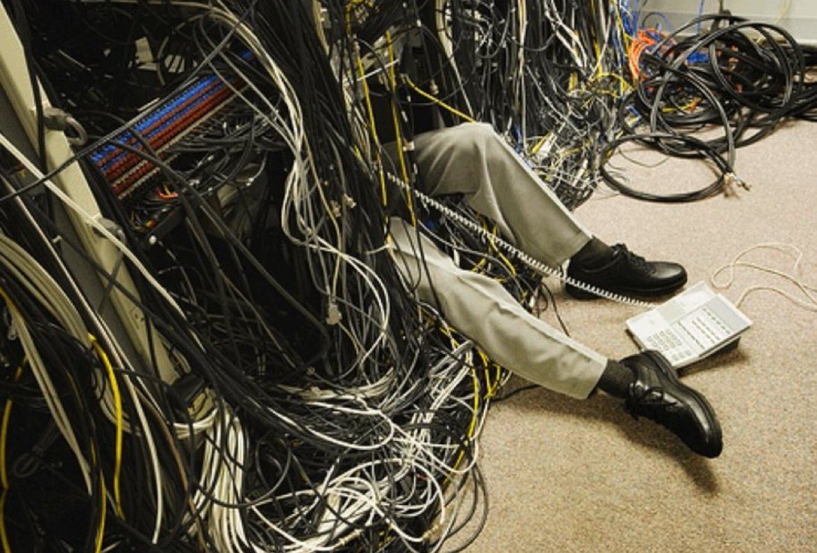 Mark Zuckerberg toda la tarde.. #Apocalipsis #WhatsApp #Facebook #Instagram #Papazo