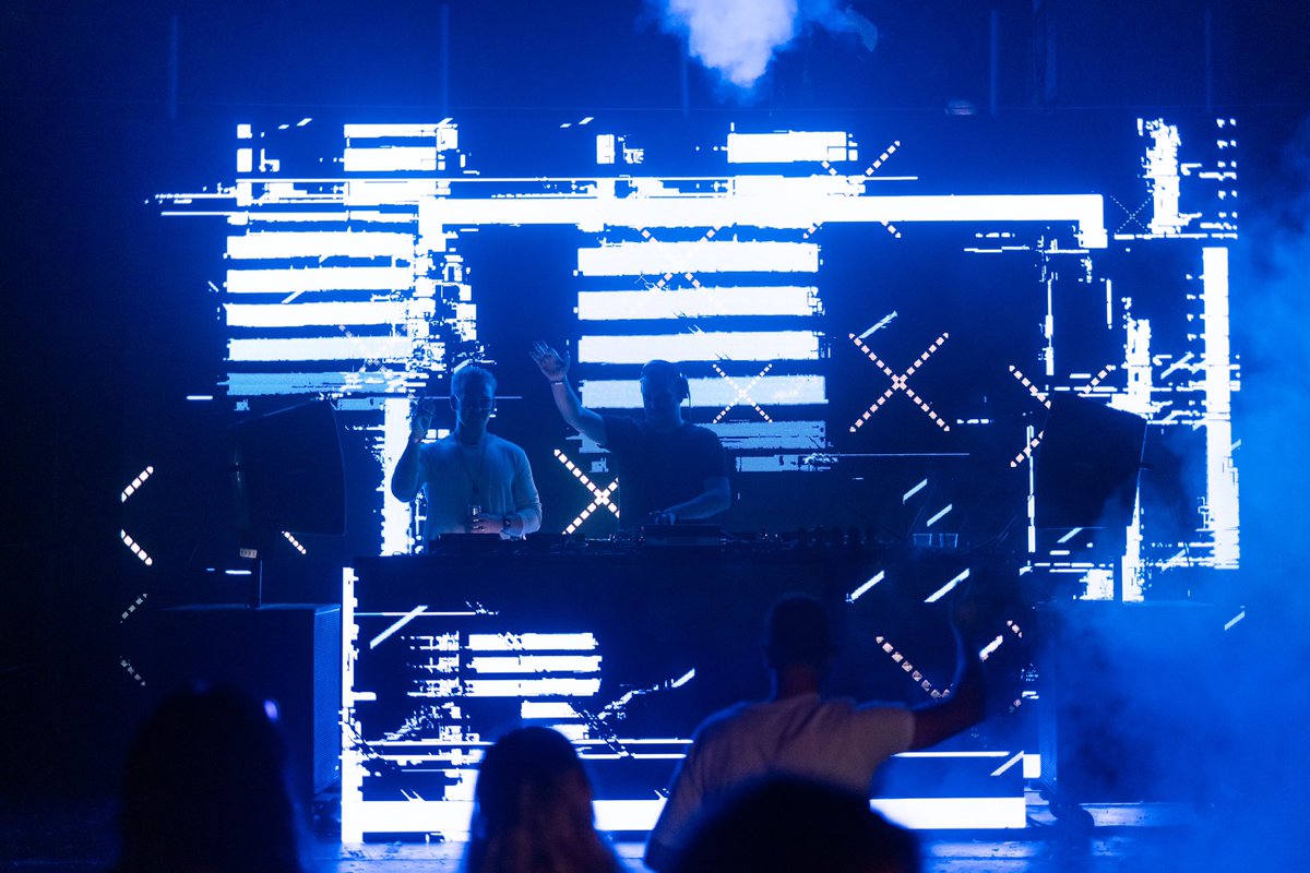 DJonnyBluestone's tweet image. It’s Monday and I’m still Buzzing..!!!! Thank you @iBluestone and @mfarrell82 for having me play at the Steelyard 🇬🇧 #impulse #album  #ilanbluestone