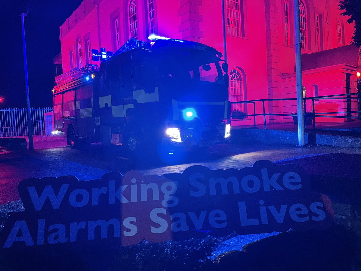 Youghal goes red all this week for Fire Safety Week 2021 #FireSafetyIRE #21FSW #SmokeAlarmsSaveLives  #STOPfire @corkcountyfire @Corkcoco @CorkSafetyAlert @FireSafetyIre @CorksRedFM @Corks96FM @corkbeo