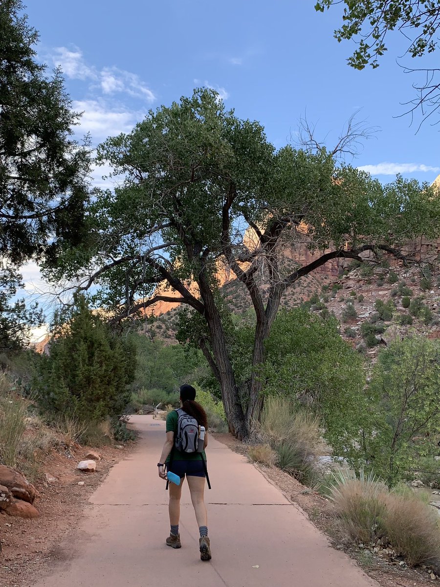 5 things you can do while IG and FB are down:
1. 🌳Spend time outdoors 
2. 🏃🏽‍♀️Go for a walk/run/ bike ride 
3. 🪴Gardening 
4. 🧺Have a picnic 
5. 🥾Salir al aire libre ( spend time outdoors but in Spanish) 🙃 
#ANOTHER ONE #instagramdisabled #instadown