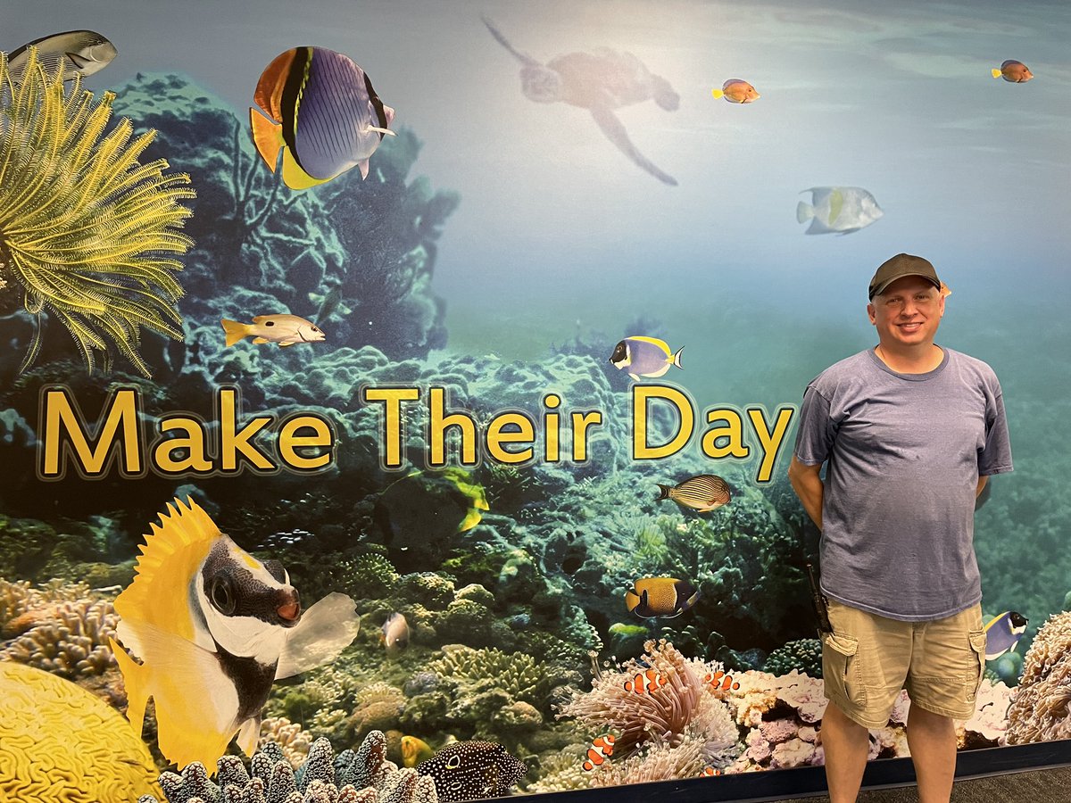TherisaSeymour's tweet photo. Truly appreciate ALL that Mr. Wallace does for our #FCEfish community! He builds relationships with our students &amp; staff while keeping our learning environment at its best @FCEhse. Nat’l Custodian Day💙 https://t.co/DtAsf4Ojno