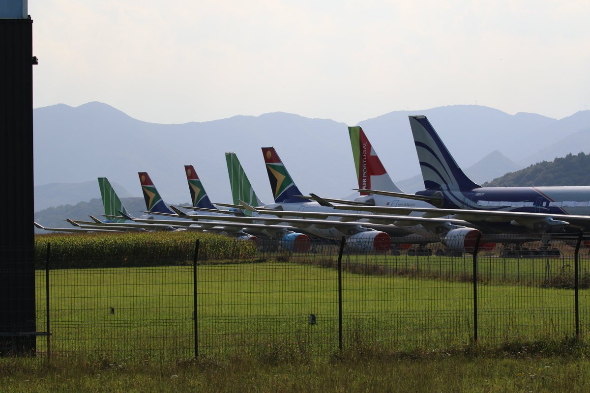 Planeshots1's tweet photo. So many tails in a quiet landscape at Lourdes-Tarbes #LDE #LFBT. Some for parking, some to meet the axeman. #AvGeek #aviationphotography #planespotting https://t.co/t7MHd0nloA