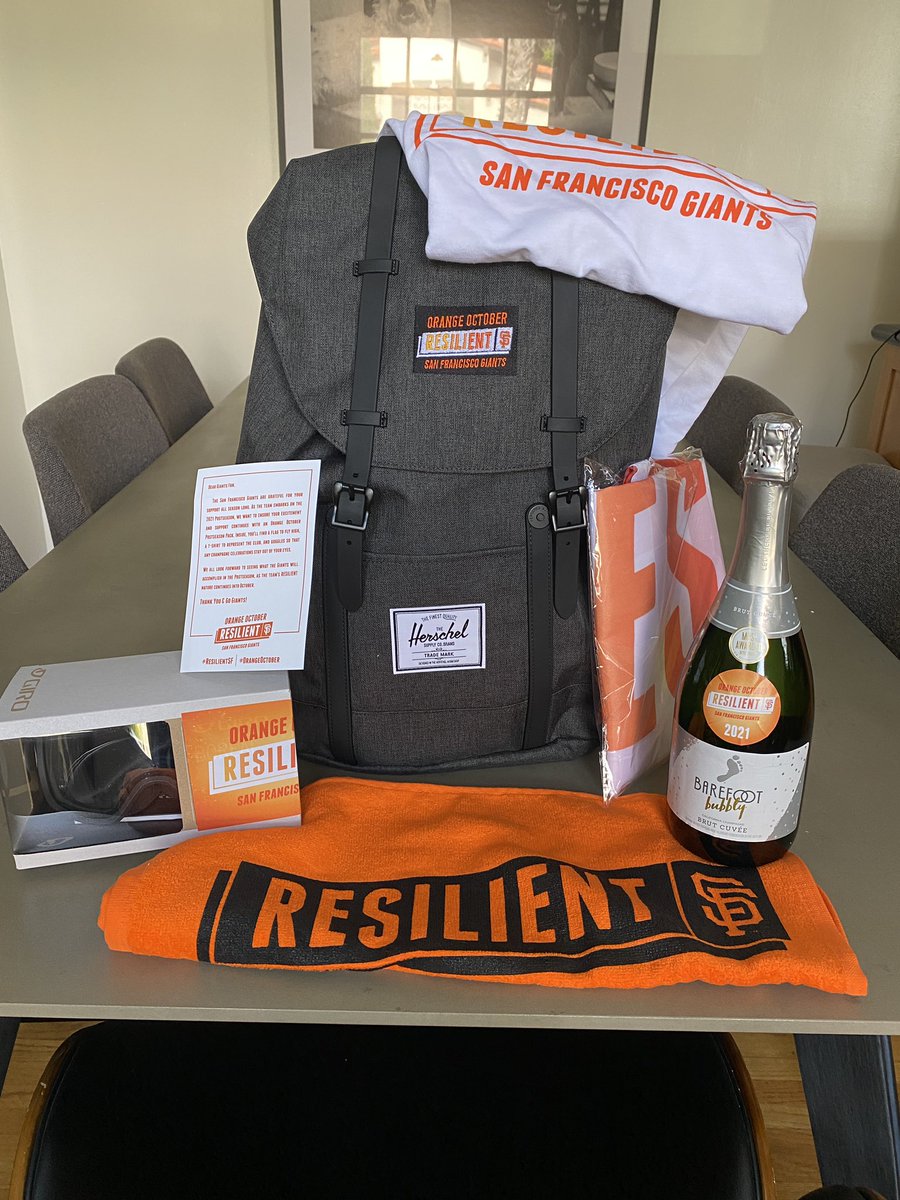 pejvahdat's tweet photo. Thank you @SFGiants for the incredible swag! What a season let’s keep this thing going baby!!! #ResilientSF #playoffpack #SFGiants https://t.co/42ntoqPyou