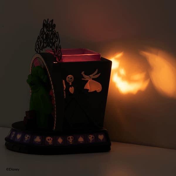 JessLouKnox1891's tweet photo. 🎲OOGIE BOOGIE CASINO WARMER🎲 

what have we here? You're jokin', you're jokin' I can't believe my eyes

#OogieBoogie’s Casino Warmer! Not only is this warmer colorful but just look at the shadow from the back! 💚 #nightmarebeforechristmas 

https://t.co/yZZkZT8Emg https://t.co/NPXHWmKOW2