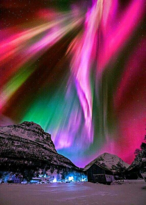 __QueenEliz's tweet image. 😍Aurora in Kitdalen, Norway💓

#NaturePhotography ✨