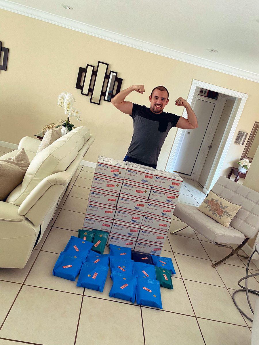 LuisFajardoHN's tweet photo. Hoy solo pude enviar la mitad porque se me acabó el producto pero mañana continúo porque vienen tres cajas más 😎😎 #HiBody #Reto21Días perdé hasta 40 libras en apenas 21 días con Hi Body 😎😎 ¿no me crees? Escribime y comprobalo, WhatsApp 786-612-6436. Envío gratis a USA y HN. https://t.co/I9yxLekrjm
