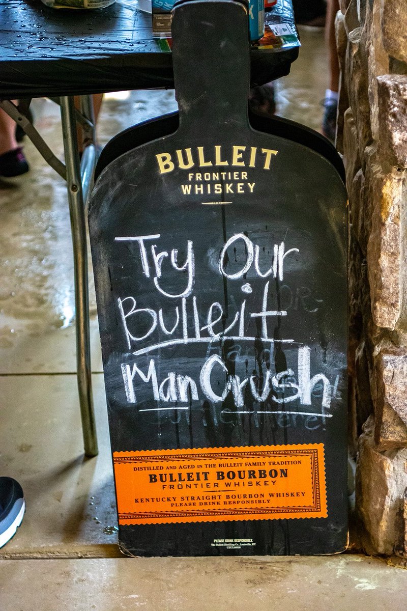 Now, this is our kind of #mancrushmonday. 🍹 Currently dreaming of @bulleit cocktails for happy hour. Where we going after work? 😎 

slinginwingsfestival.com⁠
⁠
#slinginwingsfestival #winglover #letsgetsaucey #coldbeeratl #atlantafoodie #festival #foodie #bulleitbourbon
