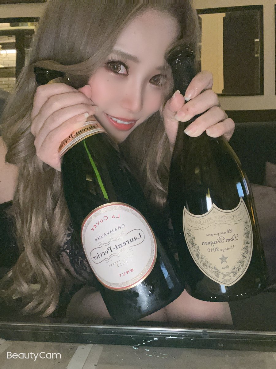 Aychan14's tweet photo. やーーっと待ちに待った新店🥰
初日はとってもとっても良いスタートきれた💓

有り難すぎる毎日😭✨ https://t.co/drBI1bxo9H
