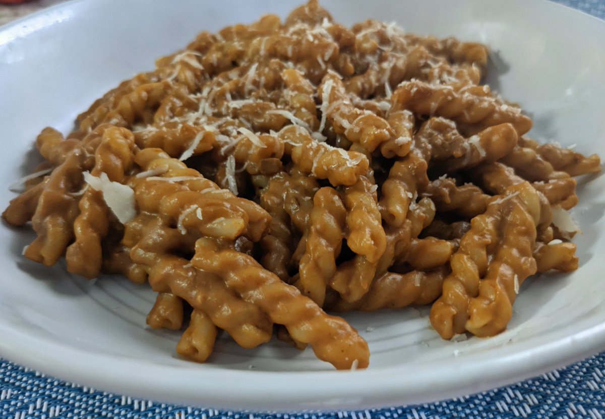 damienredicamn1's tweet photo. Used leftover pumpkin to make a pasta sauce with some cream and cocoa and smoked paprika. Pretty good! Probably should have cooked the pumpkin a little more or added a touch of sugar. #31daysofpumpkin https://t.co/uBBNakRi2A