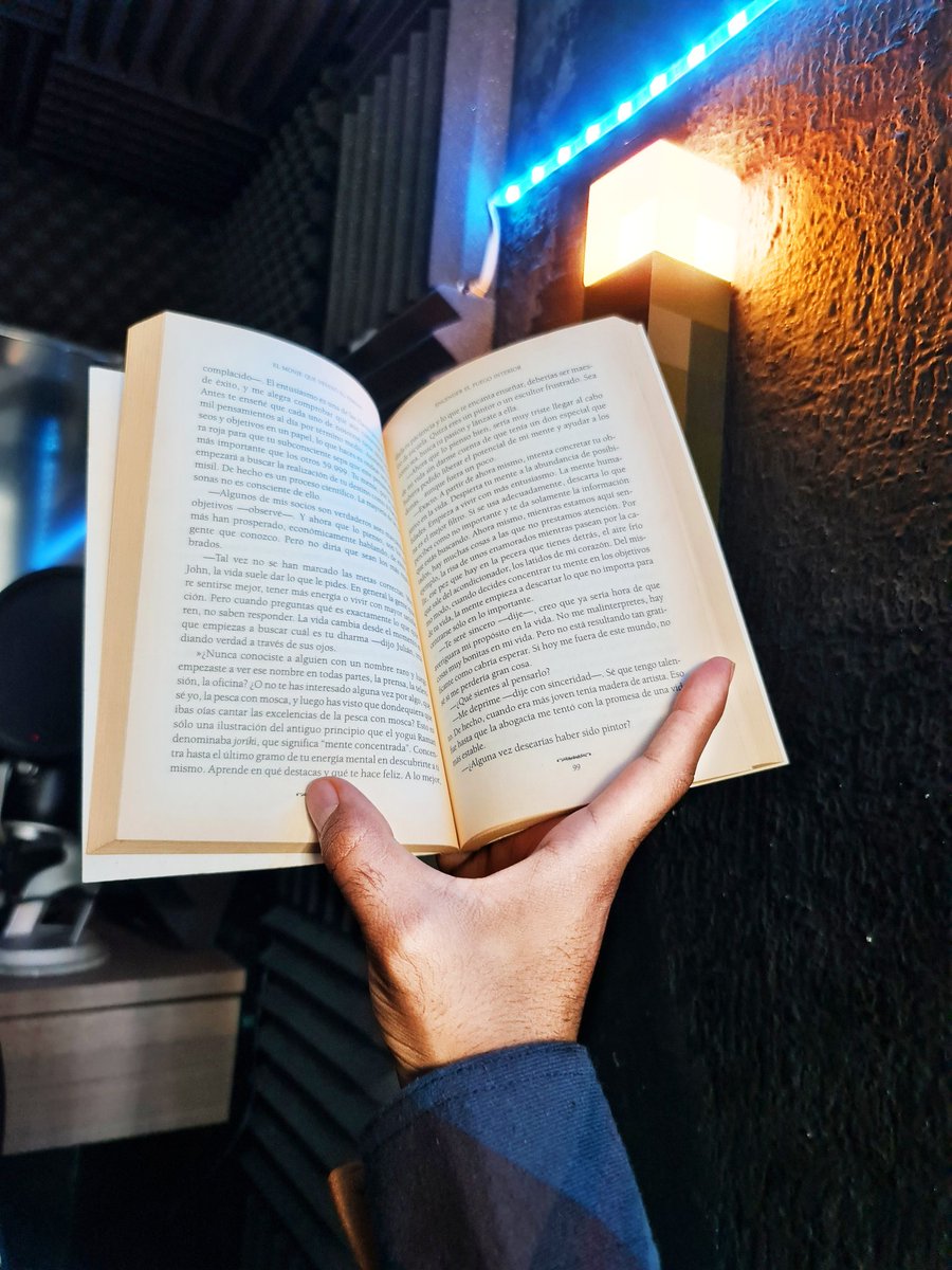 AzTeKWolF tweet media