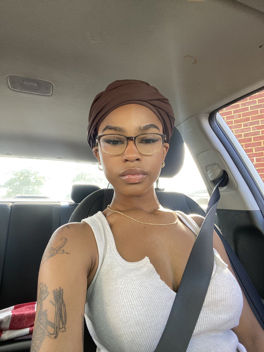niyaamel's tweet photo. me rn lol 🤳🏽 https://t.co/IkTkSymUKi