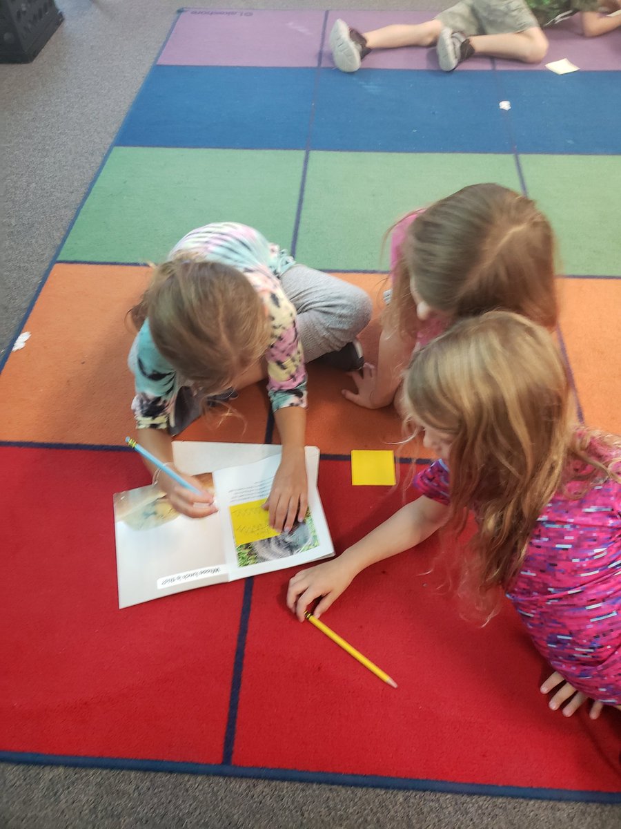 MPS_MrsMcKenzie's tweet photo. We are on a book scavenger hunt looking for different animal structures. 
@EzraElementary https://t.co/UAmL1M5ihd