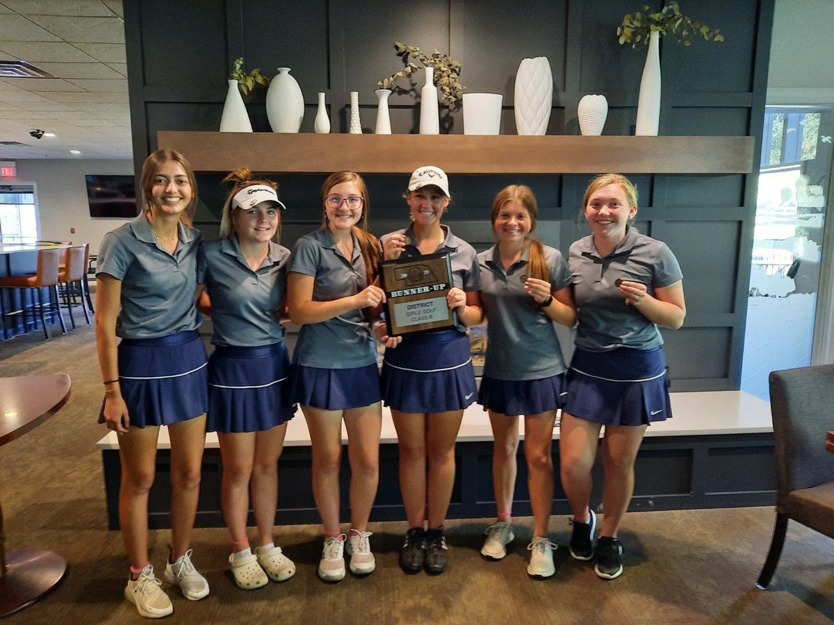 notoriouzmiller's tweet photo. District Runner-up! Back to Scottsbluff for this group #DukeGolf https://t.co/qbDw7xyEvG