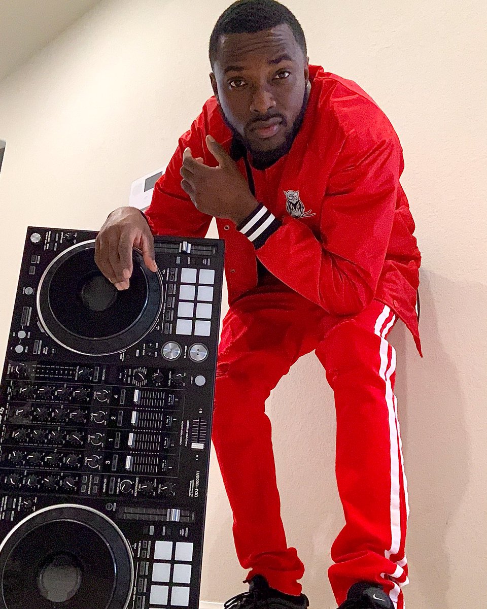 ErvGotIt_'s tweet photo. Ayooo! Shout me out man and use this photo 👇🏿 https://t.co/7WVYbeOMRT