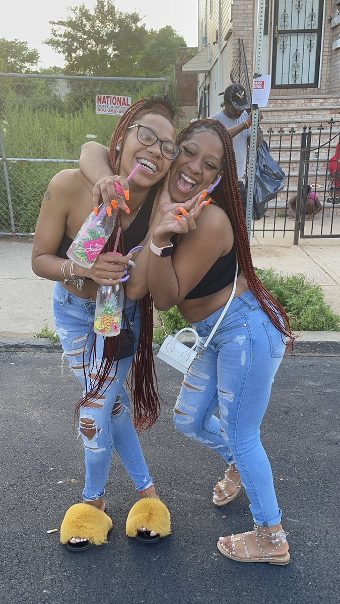 sunnyD_____'s tweet photo. best DUO 🧚🏽‍♀️🖤😘 https://t.co/4IawL4KKPY