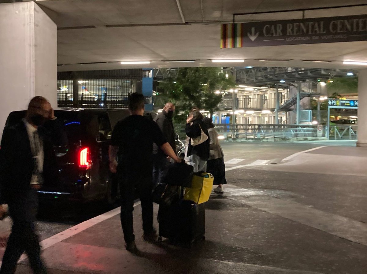 BLACKPINKMXCO's tweet photo. 📸 | #LISA ya se encuentra en la ciudad de Niza, Francia acompañada de su mama 🤍 @BLACKPINK https://t.co/ysQcMbZs8g